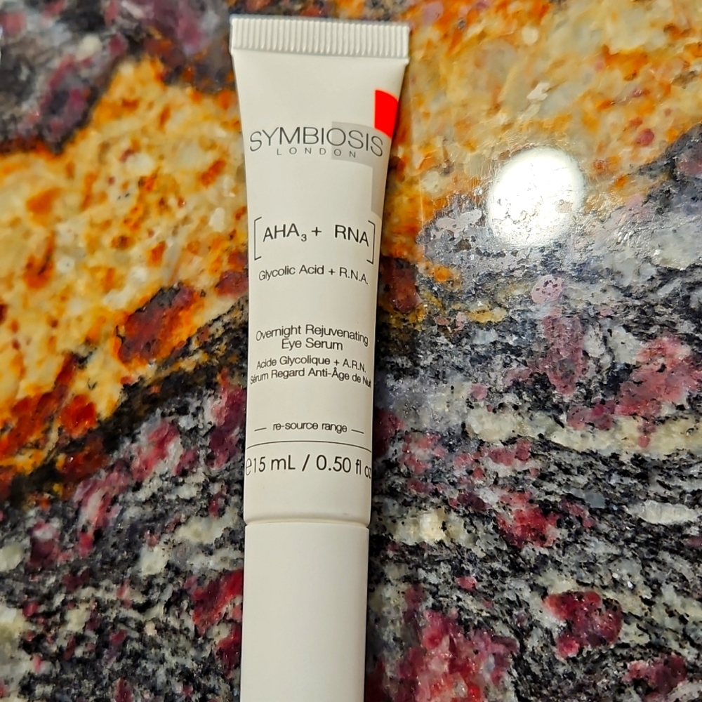 Symbiosis London - Overnight Rejuvenating Eye Serum - 15 ml